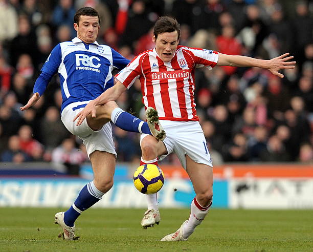 泰国一巴士发生车祸 死亡人数升至18人.